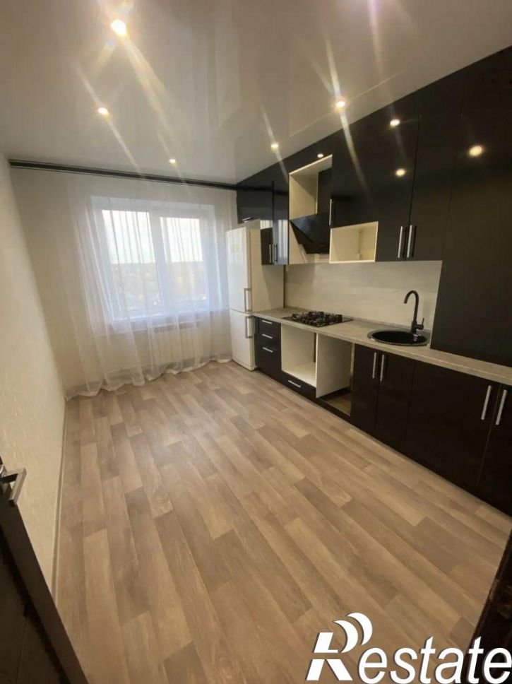3-комн квартира Школьная Улица, 5