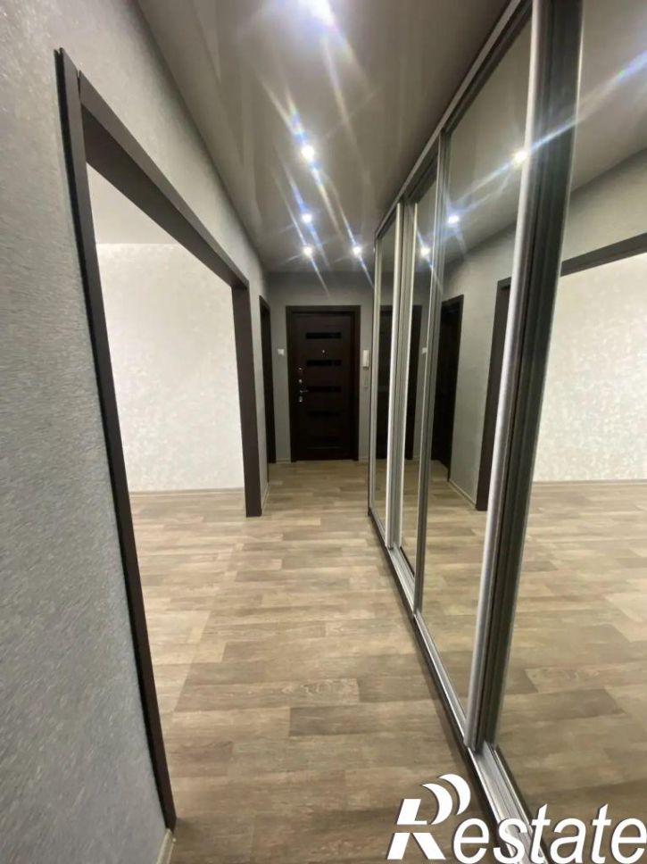 3-комн квартира Школьная Улица, 5